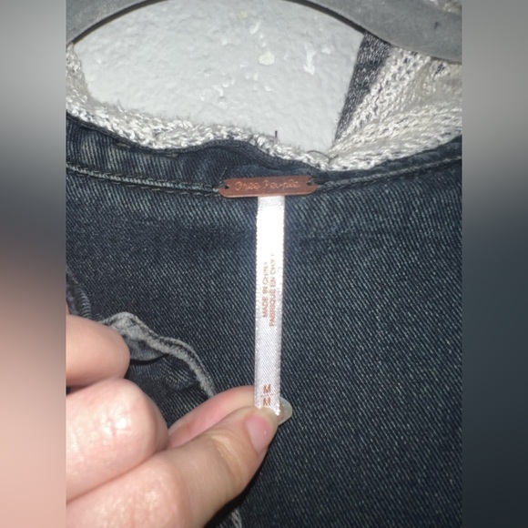 Free People Distressed Cropped Denim Jacket Grey Hoodie Sleeves Medium - Picture 2 of 8